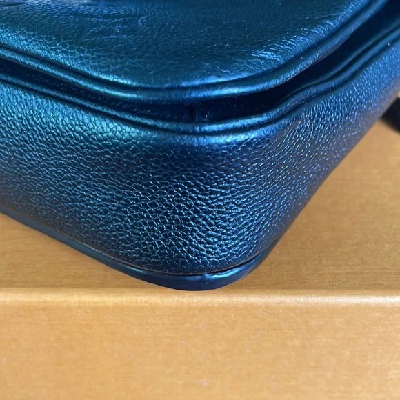 Louis Vuitton Pochette Métis in Empreinte Black Leather - Picture 8 of 16